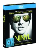 Amazon.de: Vinyl – Die komplette 1. Staffel inkl. Bonus Disc und Art Cards (exklusiv bei Amazon.de) [Blu-ray] [Limited Edition] für 7,19€ + VSK